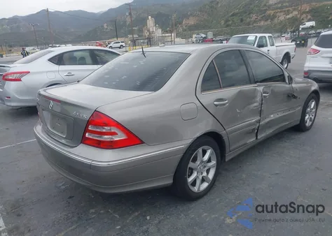 2007 Mercedes-Benz C 280 Luxury 4Matic z USA, uszkodzony, nr VIN WDBRF92H37F881988